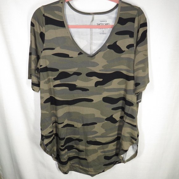 Torrid Plus Size 1X Super Soft Camouflage V-Neck Tee - Picture 1 of 7
